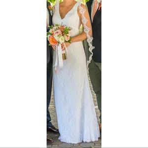 Wedding Dress Size 10 Lace Scalloped Hem V-Neck